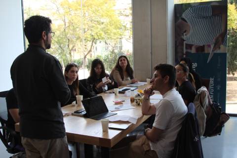 Actividad de emprendimiento en el espacio de coworking.